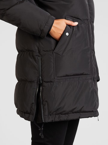 Vero Moda Curve Zimní bunda 'OSLO' – černá