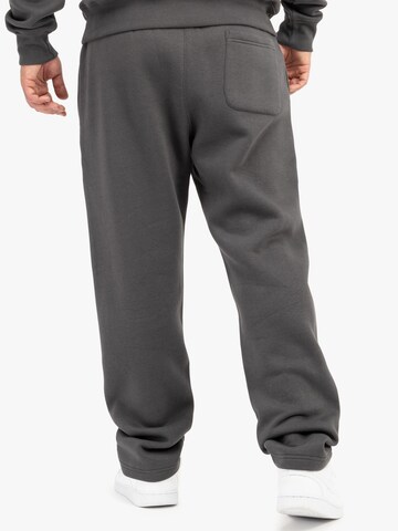 Tapout Loose fit Sports trousers in Grey
