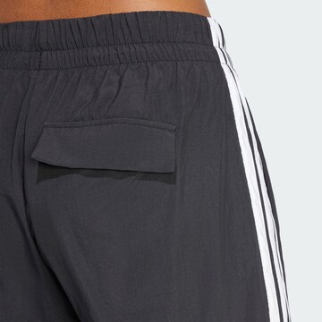 ADIDAS SPORTSWEAR Wide leg Παντελόνι φόρμας 'Essentials' σε μαύρο