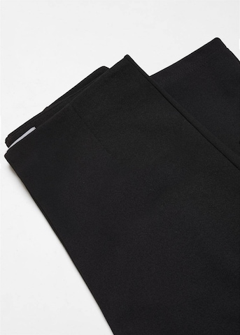 MANGO Rozkloszowany krój Spodnie 'Avaya' w kolorze czarny