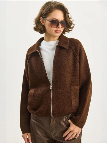 Giacchetta di Bianco Lucci in marrone: frontale