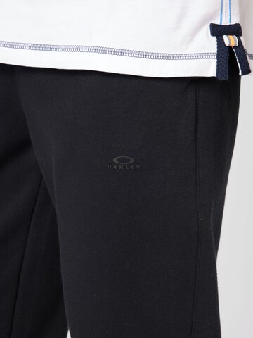 Effilé Pantalon de sport OAKLEY en noir