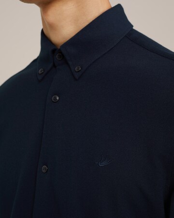 WE Fashion Slim Fit Skjorte i blå