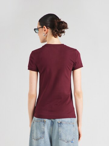 Tricou de la GUESS pe roșu