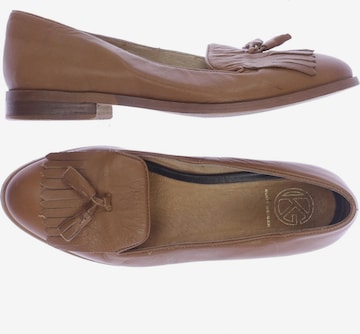 KG by Kurt Geiger Flats & Loafers in 39 in Brown: front