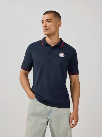 FC BAYERN MÜNCHEN Poloshirt Essentials in Blau: Vorderseite