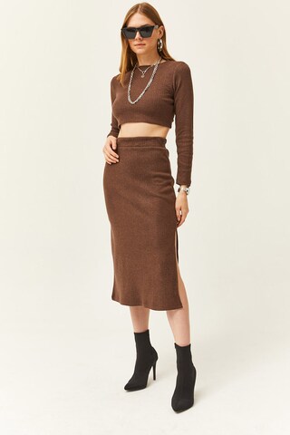 olalook Workwear in Brown: front