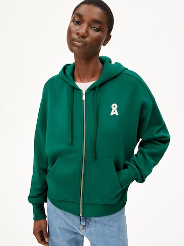Veste de survêtement ARMEDANGELS en vert : devant