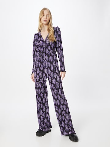 Freebird Jumpsuit 'Jinn' i lila: framsida