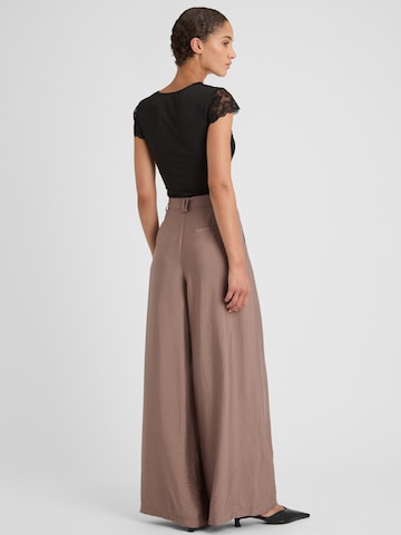 Guido Maria Kretschmer Women Wide leg Παντελόνι πλισέ 'Finja' σε γκρι