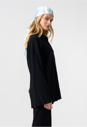 Chemisier 'Fleur' OH APRIL en noir