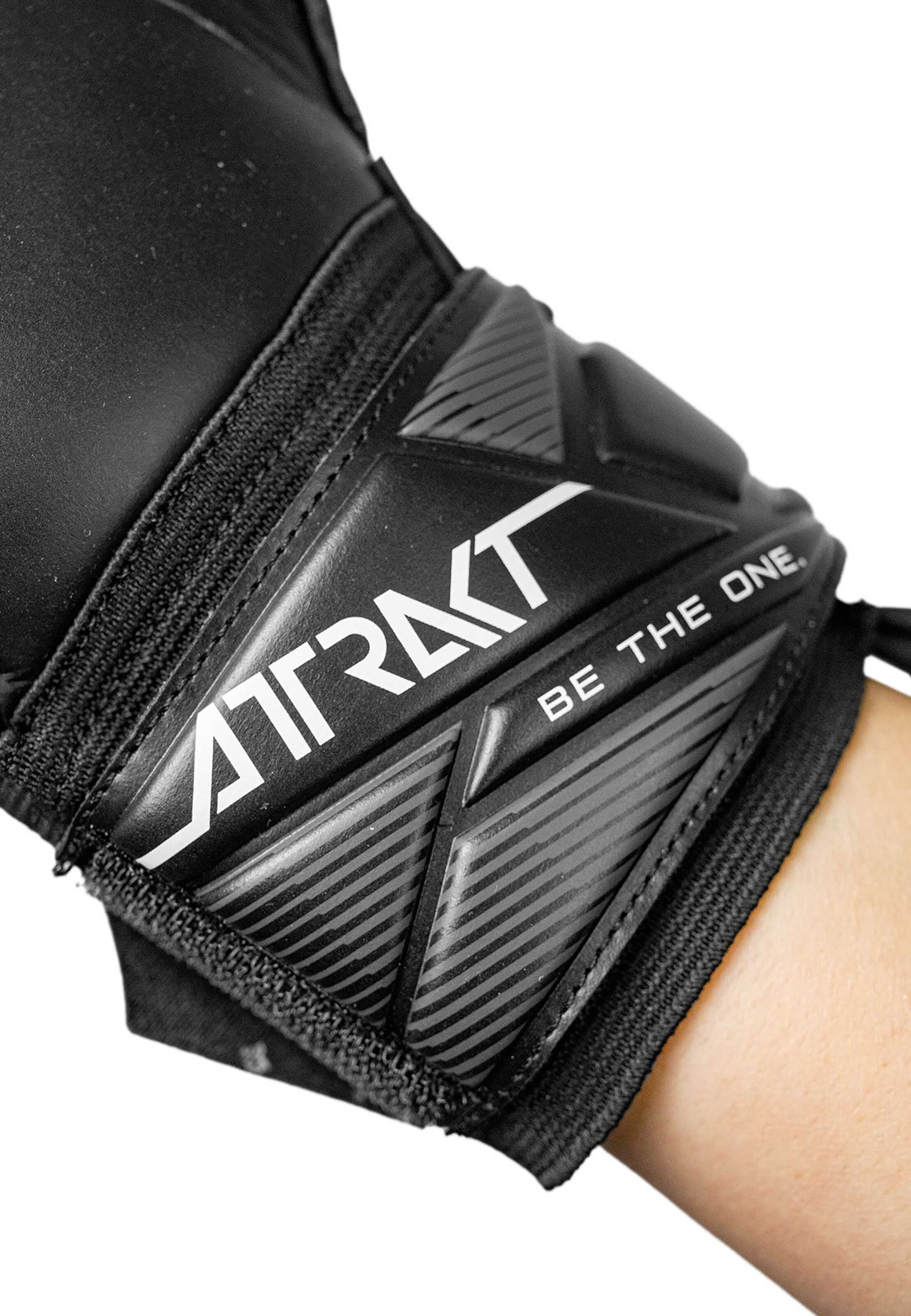 REUSCH Sports gloves 'Attrakt Solid' in Black