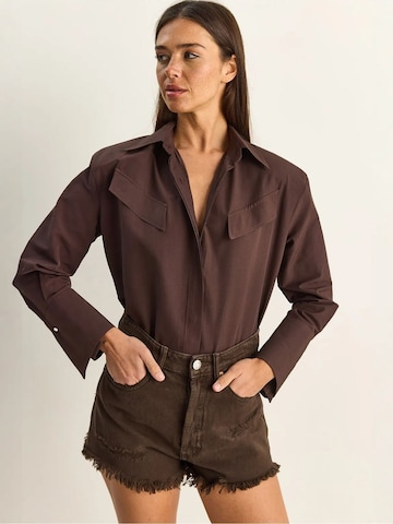 Chemisier Bianco Lucci en marron : devant