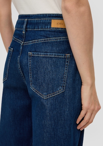 Tapered Jeans con pieghe di s.Oliver in blu