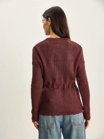 Bianco Lucci - Casaco de malha em castanho