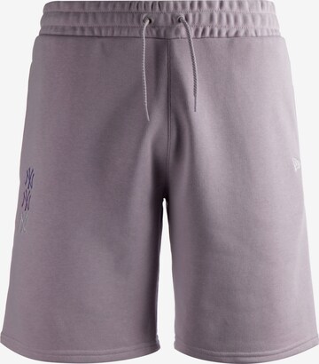 Regular Pantalon de sport NEW ERA en violet : devant