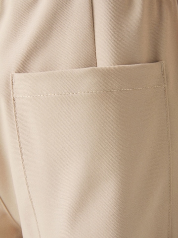 Loosefit Pantalon à pince Bershka en blanc