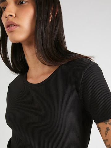 Lindex - Camiseta 'Lova' en negro
