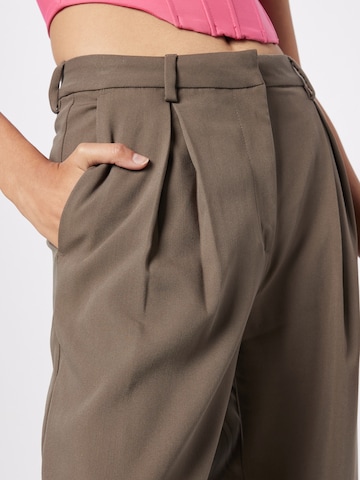 WEEKDAY Wide leg Pleat-front trousers 'Lilah' in Brown