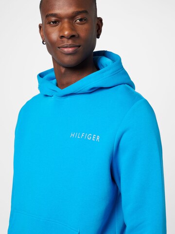 TOMMY HILFIGER Sweatshirt i blå