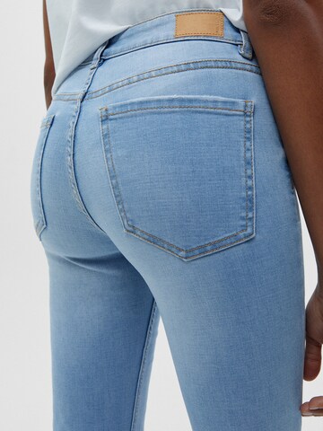 Pull&Bear Flared Jeans in Blauw