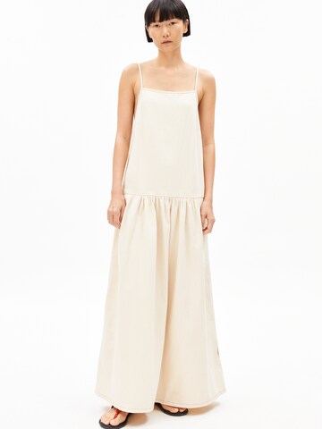 Robe ARMEDANGELS en beige