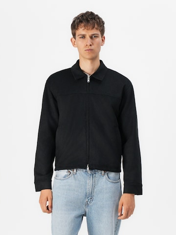 Abercrombie & Fitch Φθινοπωρινό και ανοιξιάτικο μπουφάν σε μαύρο: μπροστά