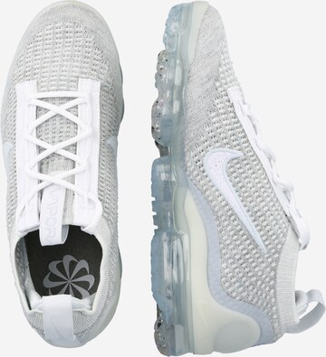 Nike Sportswear Низкие кроссовки 'AIR VAPORMAX 2021 FK' в Серый