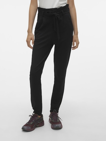 Vero Moda Tall Slimfit Bukser med lægfolder 'Eva' i sort: forside