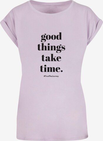 Maglietta 'Good Things Take Time' di Merchcode in lilla: frontale