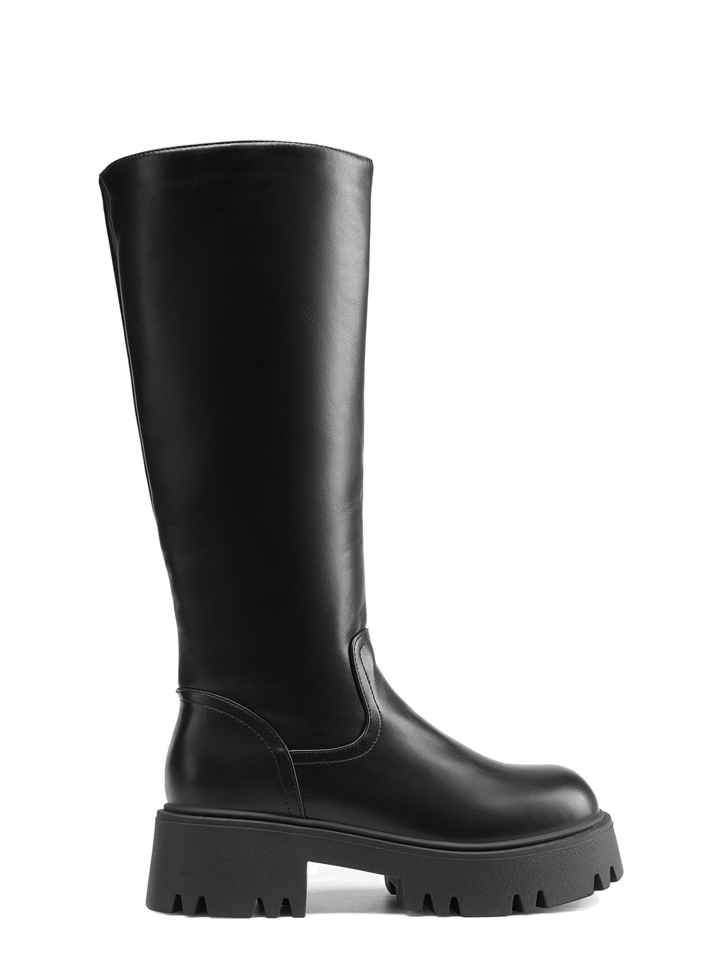 Dream Pairs Boot in Black