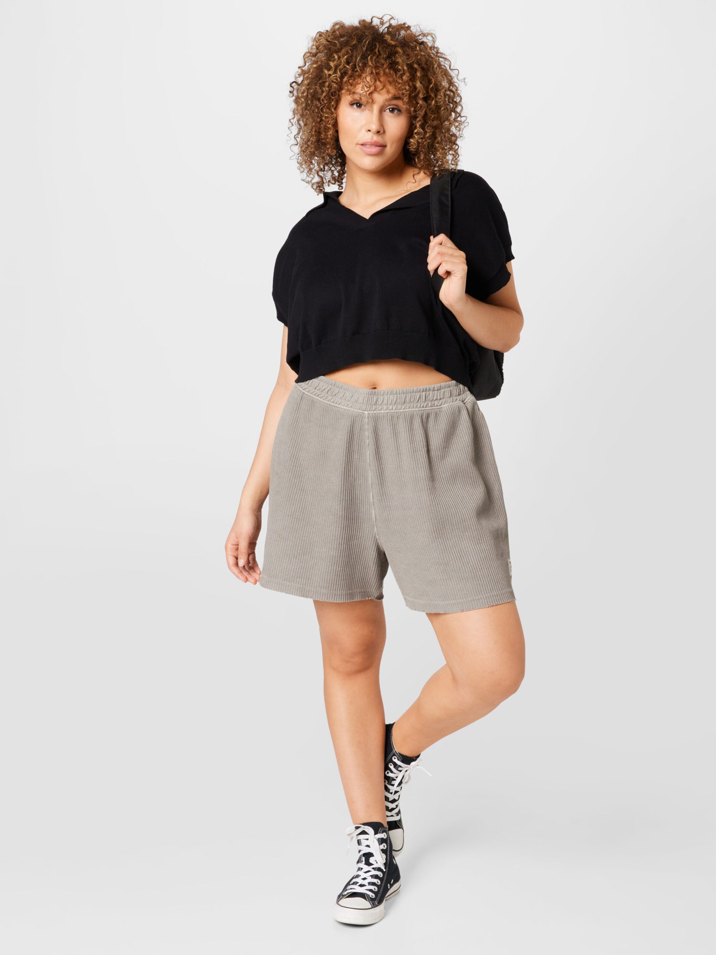 Frauen Große Größen Reebok Classics Shorts in Greige - VA07870 Frauen Große Größen Reebok Classics Shorts in Greige - VA07870