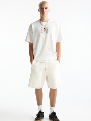 Tricou de la Pull&Bear pe alb