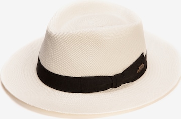 BA98 Hat in White: front