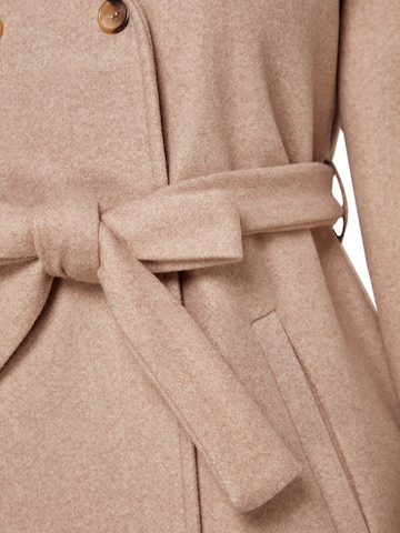 Trendyol Curve Overgangsfrakke i beige