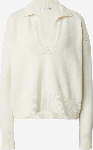 DRYKORN Sweater 'MONALIE' in White: front