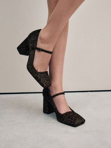 Next Pumps in Brown: front