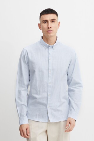 Coupe slim Chemise !Solid en bleu : devant