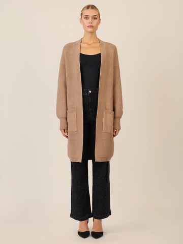 APART Strickjacke in Beige: Vorderseite