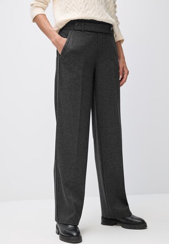 STREET ONE Regular Pants in Black: front