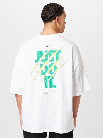 T-Shirt Nike Sportswear en blanc