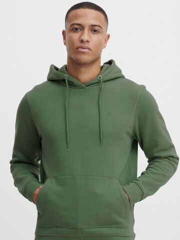Coupe regular Sweat-shirt 'SEBASTIAN' Casual Friday en vert : devant