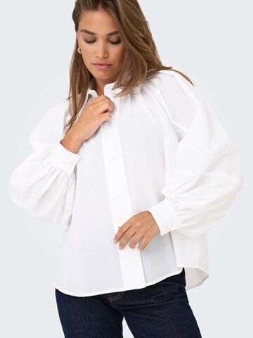 ONLY - Blusa 'ONLRiver' en blanco