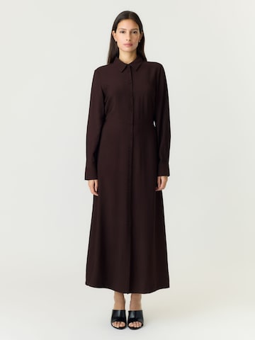 YAS Shirt dress 'YASSafera' in Brown: front