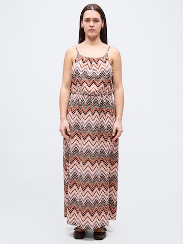 ONLY Carmakoma - Vestido 'CARWINNER' en blanco: frente