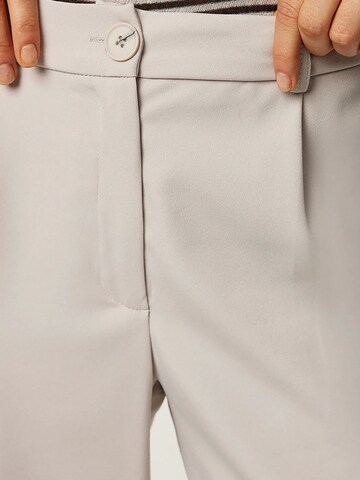 Hiccup - Loosefit Calças com pregas em bege