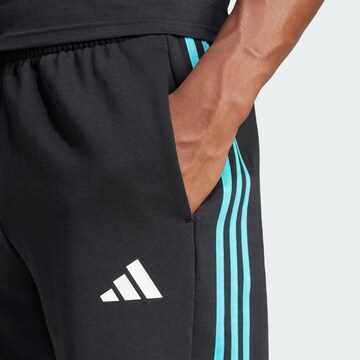 Regular Pantalon de sport 'MERCEDES - AMG PETRONAS FORMULA ONE TEAM DNA SHORT' ADIDAS PERFORMANCE en noir