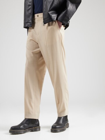 regular Pantaloni con piega frontale di HUGO in beige: frontale