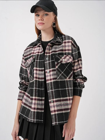 Bigdart Blouse in Zwart: voorkant