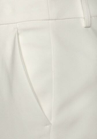 LASCANA - Tapered Calças chino em bege